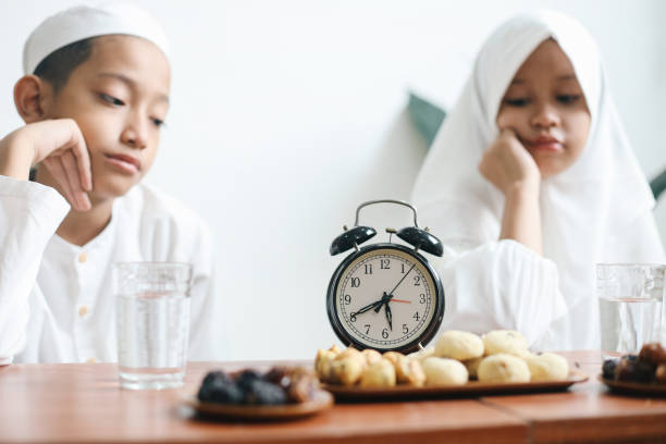 7 Hal yang Membatalkan Puasa Selain Makan Minum yang Sering Diabaikan (Wajib Tahu)